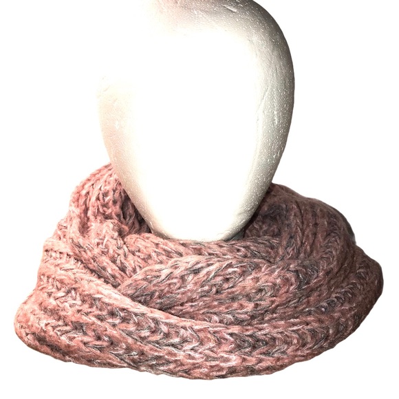 Accessories - Italian Luxury Soft Pink Infinity Knit Scarf